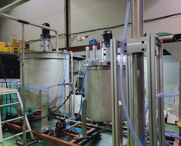 각종 산업 시설이나 원전에서 제염 후 발생하는 난분해성 제염 폐액을 3시간 만에 처리할 수 있는 기술이 개발됐다. 한국원자력연구원이 개발한 핵종 나노촉매 이용 폐액처리 장치 시제품