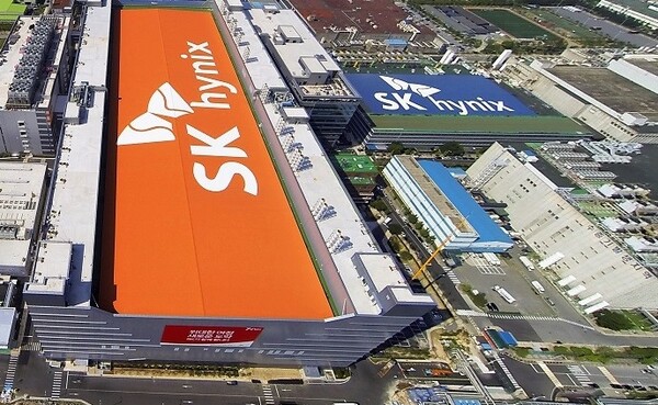 SK하이닉스가 미국 인디애나주 웨스트라피엣에 AI 메모리용 어드밴스드 패키징 생산기지를 건설한다.