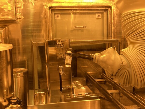 싸이로키티 주사액(I-131) 제조 핫셀 내부 모습