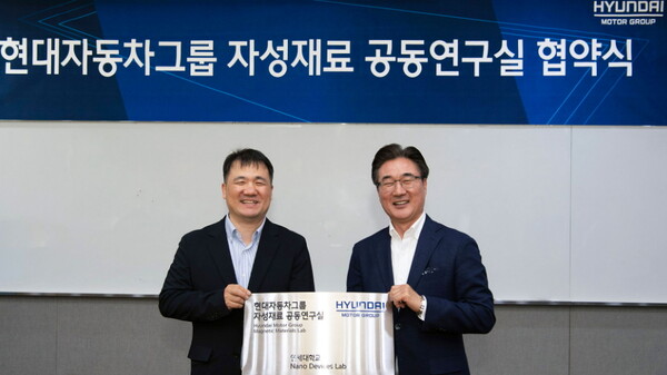 현대차·기아가 전동화 부품 소재기술 경쟁력 확보를 위해 국내 우수 대학들과 공동연구에 나선다. (왼쪽부터) 현대차·기아 에너지소재연구실 손현수 실장과 연세대 이우영 공동연구실 책임교수