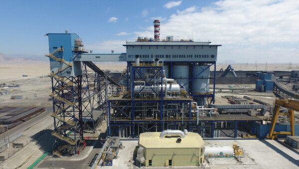 칠레 북부 안토파가스타(Antofagasta) 주 메히요네스(Mejillones) 지역에 위치한 375MW급 IEM 발전소 전경