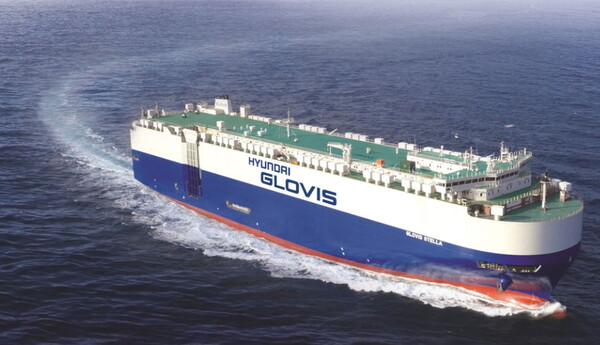 현대글로비스가 자동차운반선(PCTC)에서 발생하는 배기가스를 포집·처리하는 시스템을 도입한다. 미국의 선박 배기가스 규제 확대에 앞서 대응 방안을 마련한 것이다. 