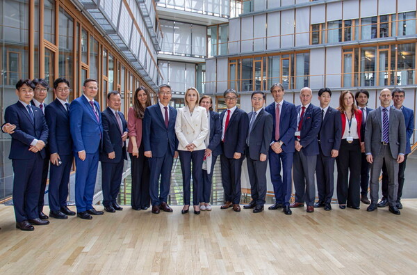 기보-유럽투자은행 간 유럽 현지 지식공유 워크숍 개최 기념 단체사진 