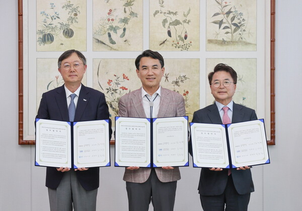 (왼쪽부터) 김대중 강원대학교 총장 직무대리, 김진태 강원도지사, 육동한 춘천시장