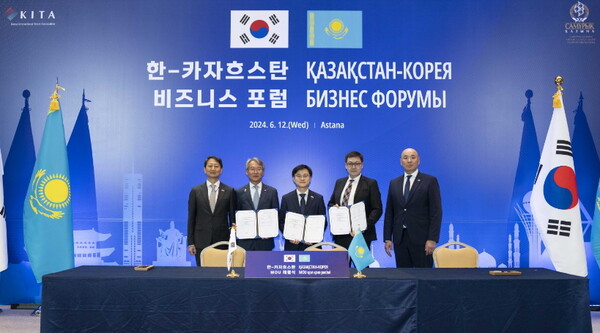 (왼쪽부터) 안덕근 산업통상자원부 장관, 한전KPS 김도윤 부사장, 두산에너빌리티 김정관 부사장, 삼룩에너지 루슬란 옐루바예비치 투르감바예프 부사장, 카자흐스탄 카낫 샤를라파에프 산업건설부장관