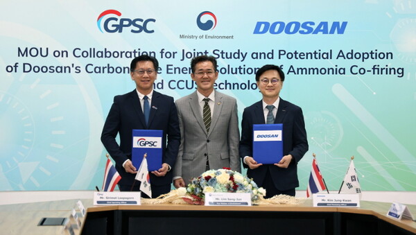 (왼쪽부터) GPSC 시리멧 리파꼰(Sirimet Leepagorn) COO, 임상준 환경부 차관, 두산에너빌리티 김정관 마케팅부문장