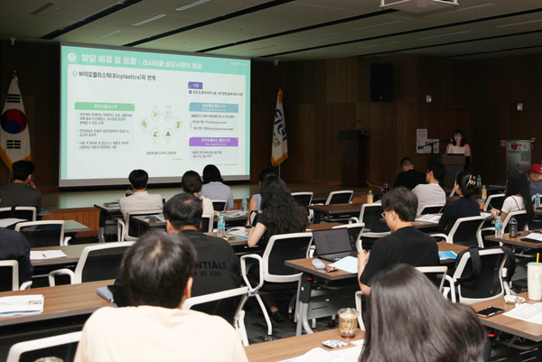 FITI시험연구원 ‘섬유제품 환경규제 동향 및 관리 방안 기술 세미나’ 현장