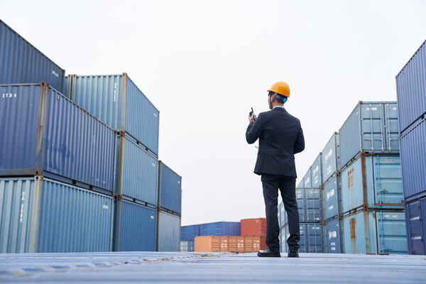 전문무역상사는 변화하는 세계 시장 속에서 누구보다 빠르게 수출 기회를 포착하고, 관련 국내 기업을 발굴하여 비즈니스 성과를 창출하는 기업이다.