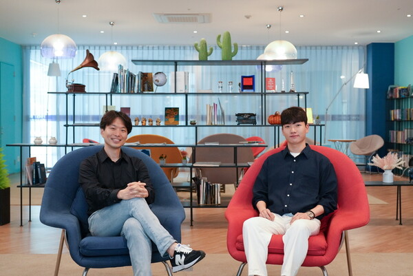 (왼쪽부터) UNIST 신소재공학과 이승걸 교수와 임지훈 연구원