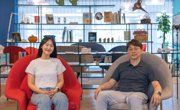 (왼쪽부터) UNIST 이연수 연구원과 임정호 교수