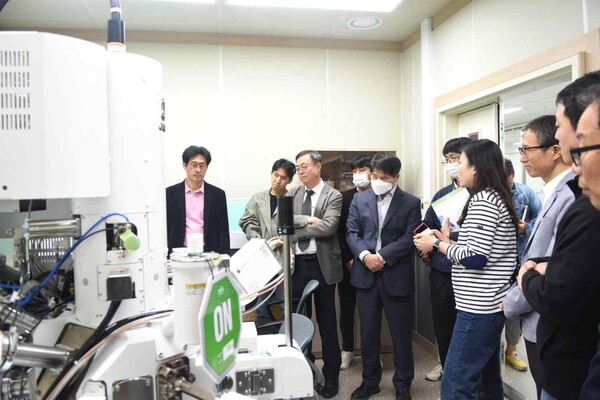 한국재료연구원에서 개최한 기업인 초청 기업지원 워크숍 및 인프라 공동활용․지원을 위한 연구원 실험실 투어 현장