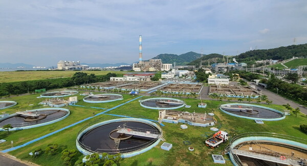 SK에코플랜트가 AI 기반 소각로·수처리시설 운영 최적화 솔루션에 자동운전이 가능한 인공지능(AI) 적용했다.