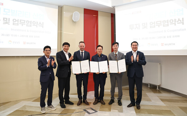 (왼쪽 세 번째부터) 뷔르트그룹 데니스 비어스덴 본사 부사장, 박완수 경남도지사, (유)삼송 김일건 체코 법인장