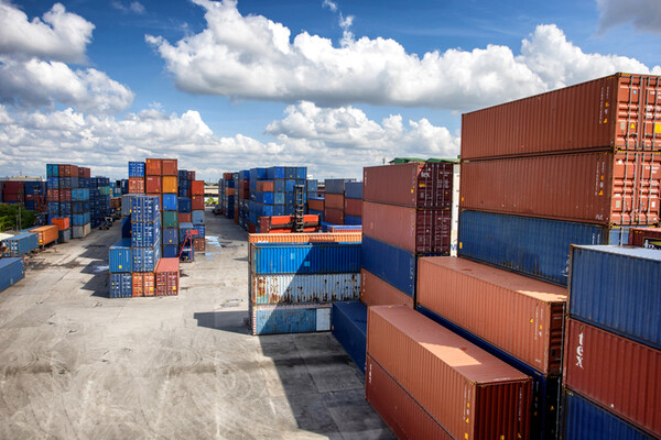 2024년 8월 수출은 전년대비 11.4% 증가한 579.0억 달러, 수입은 6.0% 증가한 540.7억 달러, 무역수지는 +38.3억 달러 흑자를 기록했다.