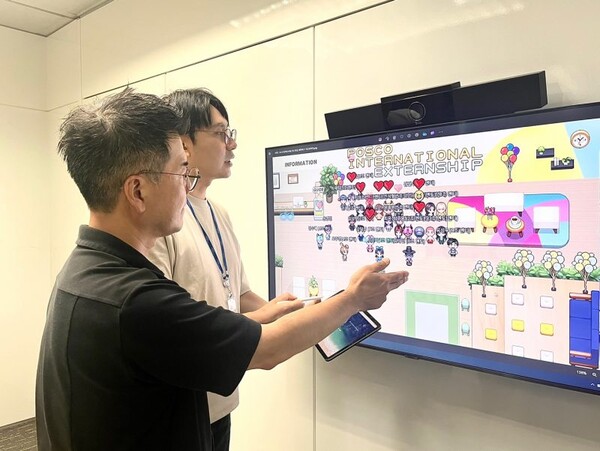 포스코인터내셔널 익스턴십 참가자들에게 사내멘토들이 메타버스 미팅을 통해 커리어과제 피드백을 하고 있다.