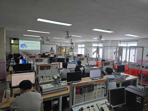 충남인력개발원은 지난 3일 제조로봇 엔지니어 양성 과정을 개강했다.