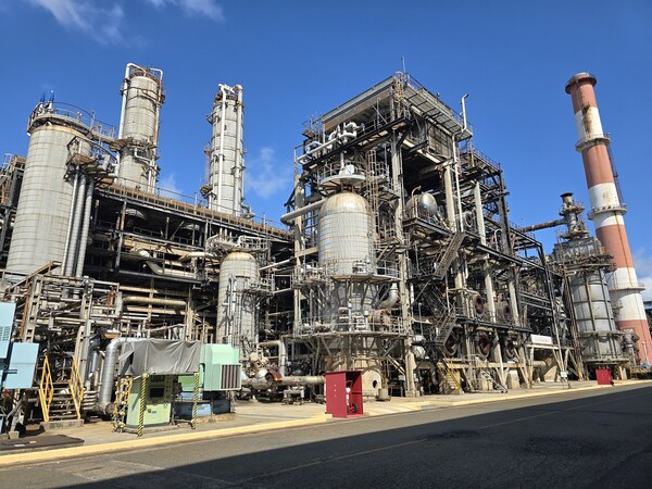 SK에너지가 신규 투자한 전용 탱크 및 배관을 통해 이송한 바이오 원료로 코프로세싱 방식의 지속가능항공유(SAF) 연속 생산이 가능한 설비 전경