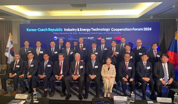 한국기계연구원이 동구권 연구협력 기반을 구축하고, 국내 기업의 유럽 기계산업 시장 진출을 지원하기 위한 걸음을 내디뎠다. 지난 9월 20일(현지시간) 체코 프라하에서 열린 ‘2024 한-체코 산업·에너지 테크포럼’ 개최 기념 담체사진