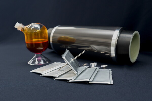 LG화학이 배터리 화재를 초기에 막는 열폭주 억제 신소재를 개발했다. 