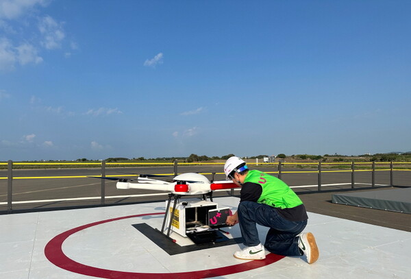 통신 매장이 없는 섬 지역 거주 고객들도 LG유플러스 신규 스마트폰을 이틀만에 배송 받을 수 있는 길이 열렸다.