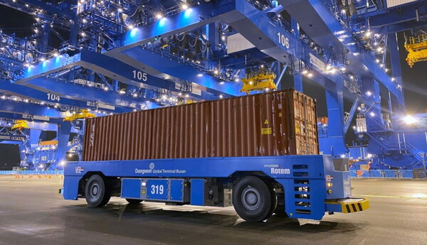 현대로템이 무인이송장비(AGV) 실적 확대를 통해 첨단 스마트 물류 사업 경쟁력을 강화하고 있다.