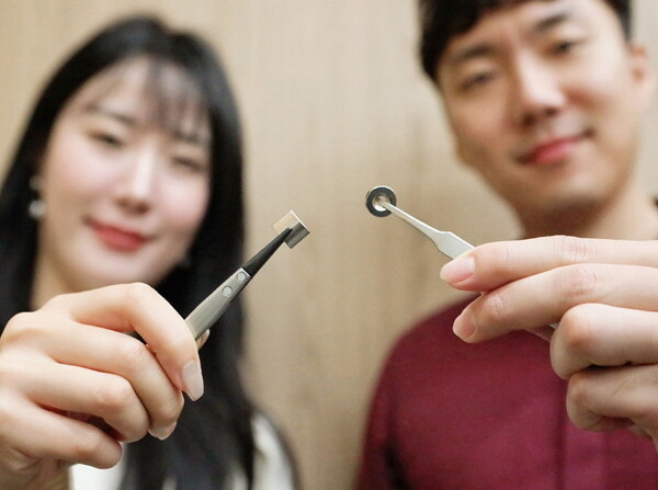 LG이노텍의 ‘고성능 친환경 마그넷’은 중희토 원소나 고가의 귀금속을 전혀 사용하지 않고도 최대 180℃ 고온 환경에서 내구성을 유지한다.