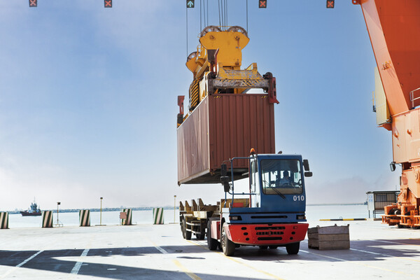 10월 무역수지는 전년 동월 대비 +16.2억 달러 증가한 +31.7억 달러 흑자를 기록하면서 17개월 연속 흑자 흐름을 이어갔다.