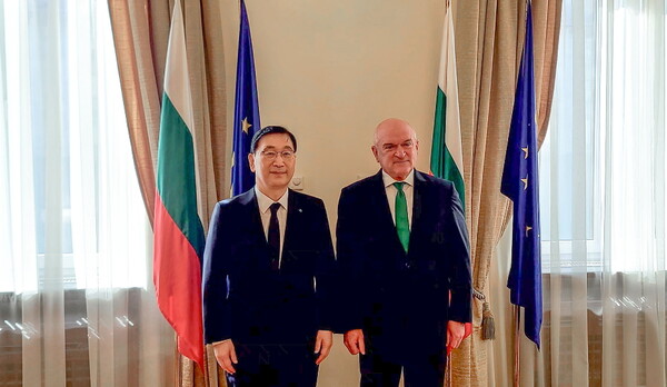 (왼쪽부터) 윤영준 현대건설 사장, 디미타르 글라브체프 불가리아 총리