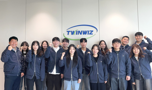 ㈜트윈위즈 단체사진 