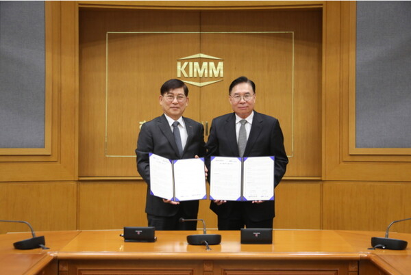 (오른쪽부터) 한국기계연구원 류석현 원장과 한국광기술원 신용진 원장