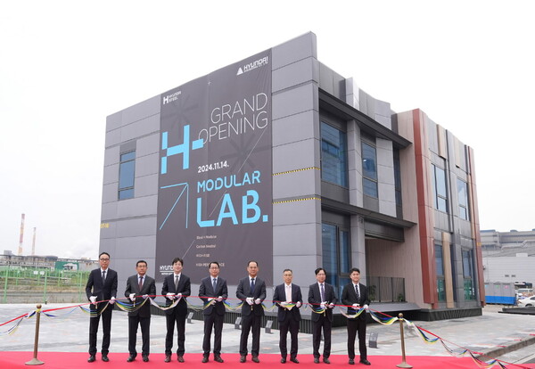현대엔지니어링과 현대제철은 지난 14일(목) 충청남도 현대제철 당진연구소에서 실대형  모듈러 건축 테스트베드 ‘H-모듈러 랩’의 오픈세레모니 및 현장설명회를 진행했다.