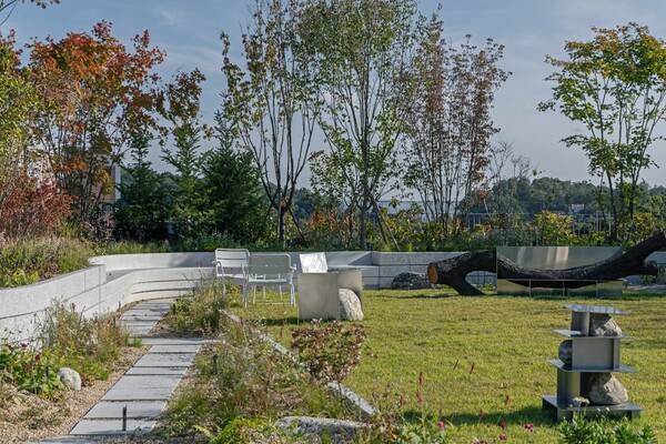 ‘IFLA Awards 2024’ 조경상을 수상한 더샵갤러리 옥상정원