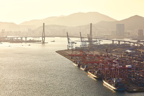 11월에는 반도체·선박 등 주력품목 호조세에 힘입어 14개월 연속 수출 플러스, 18개월 연속 무역수지 흑자를 기록했다.