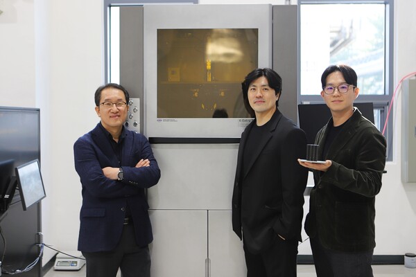 한국기계연구원이 고성능 모터 제작이 가능한 자성체 3D프린팅 기술을 국내 최초로 개발했다. (왼쪽부터) 하태호 책임연구원, 최준필 선임연구원, 신동운 선임연구원