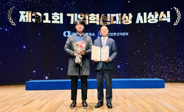 한화시스템이 지난 3일 서울 중구 대한상공회의소 국제회의장에서 열린 '제 31회 기업혁신대상'에서 산업통상자원부 장관상을 수상했다.