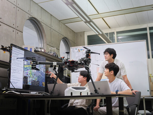 ‘2024년 국가연구개발 우수성과 100선’에 한국전자통신연구원(ETRI)의 연구과제 10건이 선정되어 6년 연속 우수한 연구성과를 가장 많이 배출한 연구기관이 되었다.