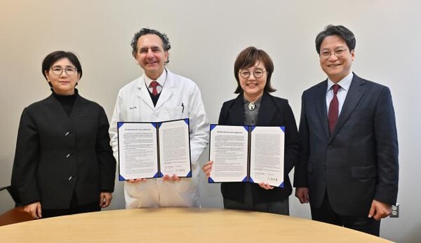 (왼쪽부터) 이선희 기획경제위원장, 앤서니 아탈라 재생의학연구소장, 양금희 경북도 경제부지사, 배진석 도의회 부의장