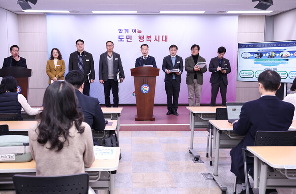 경남도는 산업 분야별로 국내외 디지털전환 동향·수준, 기업수요, 시급성, 파급력 등을 분석해 ‘경남기업 디지털전환 지원전략’을 수립했다.