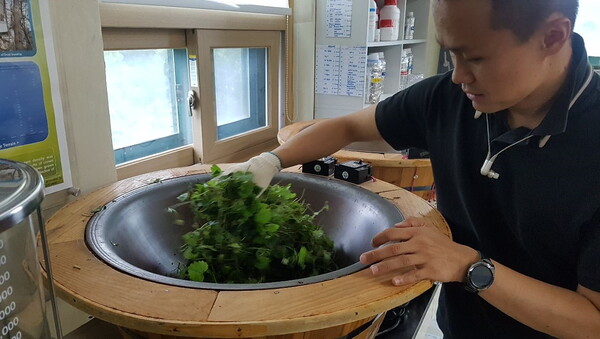 경기도산림환경연구소는 성능이 검증된 산림자원 추출물 137종 18,917,630㎎을 보유하고 있다.