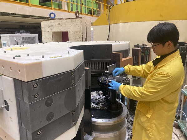 원자력연구원 중성자과학부 김형섭 박사 연구팀은 염소(Cl2) 기체를 활용해 LFP 배터리의 양극 소재를 경제적이고 친환경적으로 추출하는 공정을 개발했다.