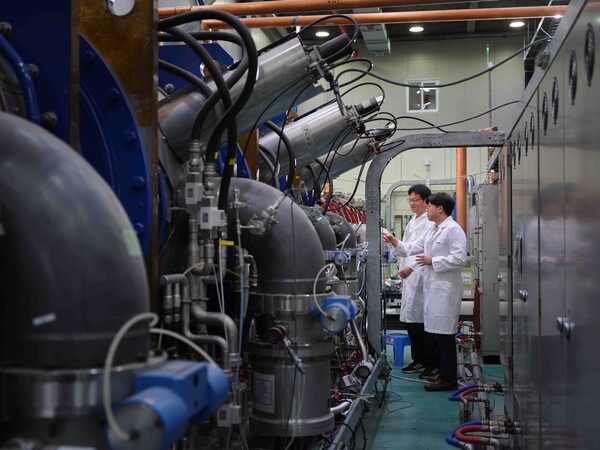 한국원자력연구원 핵물리응용연구부는 중이온빔조사시설(KAHIF)을 이용해 국내 최초 철 이온 조사서비스를 개시한다.