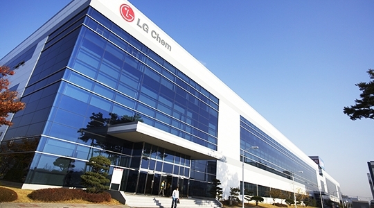 LG화학이 폐기물을 매립하지 않고 자원으로 재활용하는 국제 인증을 추가했다. 