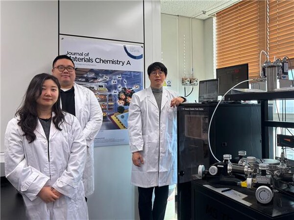 (왼쪽부터) 생기원 이지언 학생연구원, 권용중 선임연구원, 정영규 수석연구원