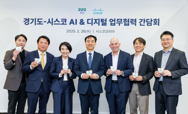 (왼쪽 세 번째부터) 최지희 시스코코리아 대표, 김기병 경기도 AI국장, 데이브 웨스트(Dave West) 시스코  APJC 지역 총괄 사장