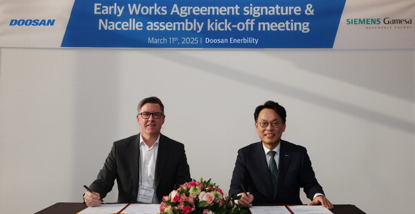 (왼쪽부터) 지멘스가메사 나셀 생산총괄 펠크 머던 박사와 두산에너빌리티 파워서비스영업총괄 윤요한 전무