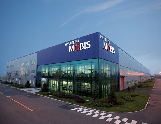 현대모비스가 자체 설계한 차량용 반도체 양산 성공 사례를 늘리고 있다. 2020년 현대오트론으로부터 반도체사업을 인수한지 5년만이다.