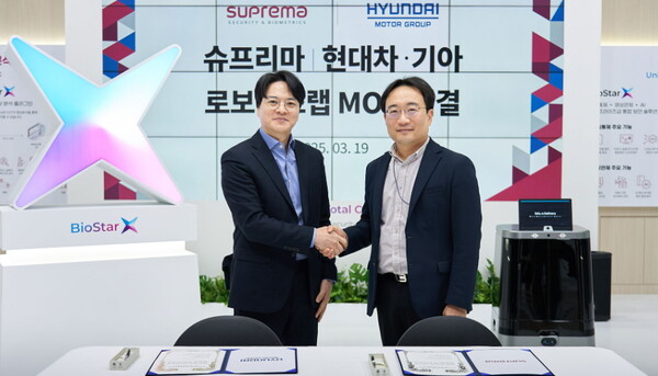 (오른쪽부터) 현대차·기아 로보틱스랩장 현동진 상무와 김한철 슈프리마 대표