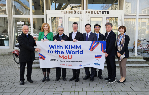 기계연 류석현 원장과 연구진은 4월 3일(현지시간) 슬로베니아 마리보르대학교를 방문하여 가상 신뢰성 예측 기술 관련 연구협력 협약을 체결했다.