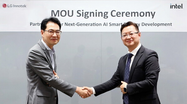 (왼쪽부터) 김현준 인텔코리아 한국영업본부 총괄과 이상석 LG이노텍 생산혁신센터장