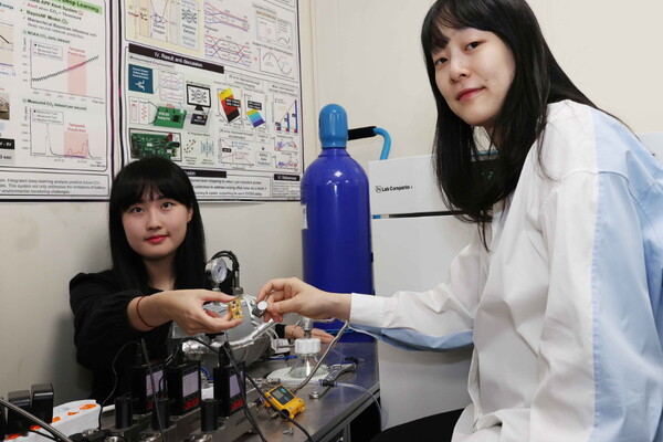 (왼쪽부터) KAIST 전기및전자공학부 장규림 석사과정, 권경하 교수